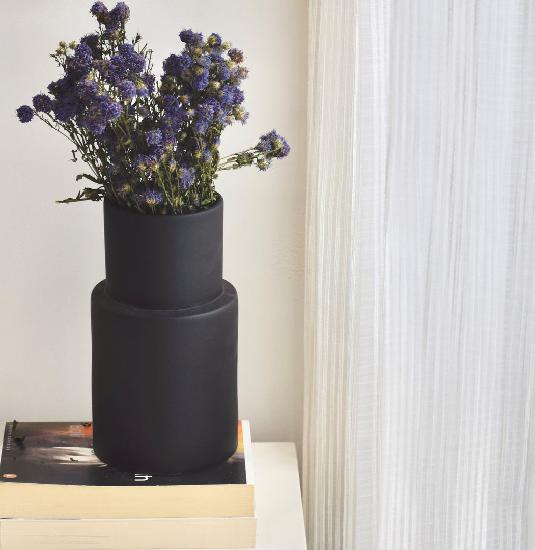 Minimalistic Heaven Vase - Black