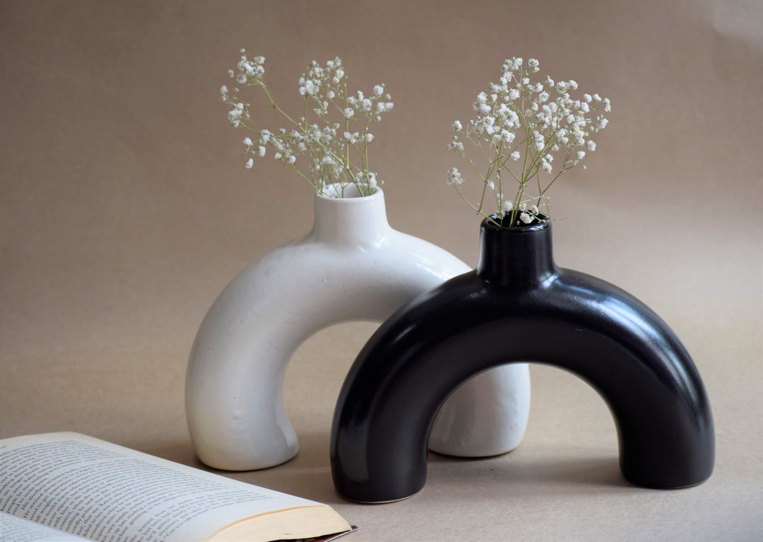 Arc shaped vase