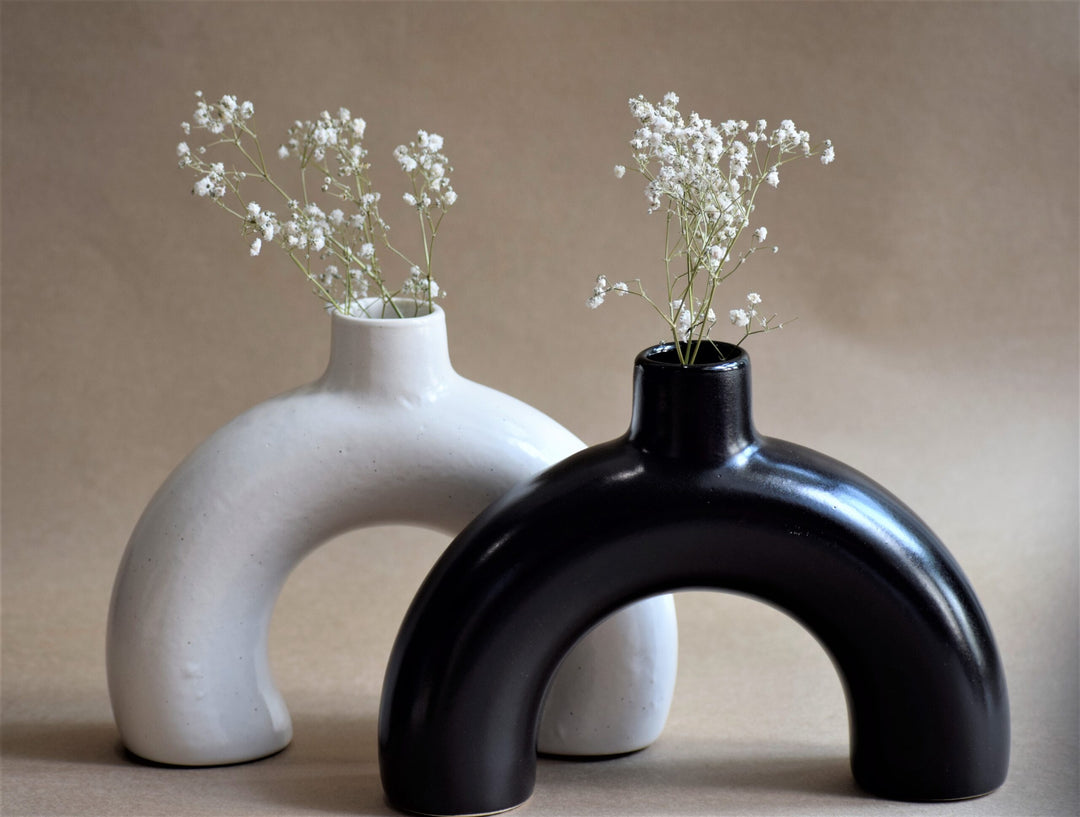 Arc shaped vase