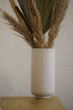 Load image into Gallery viewer, Rostro vase - Beige
