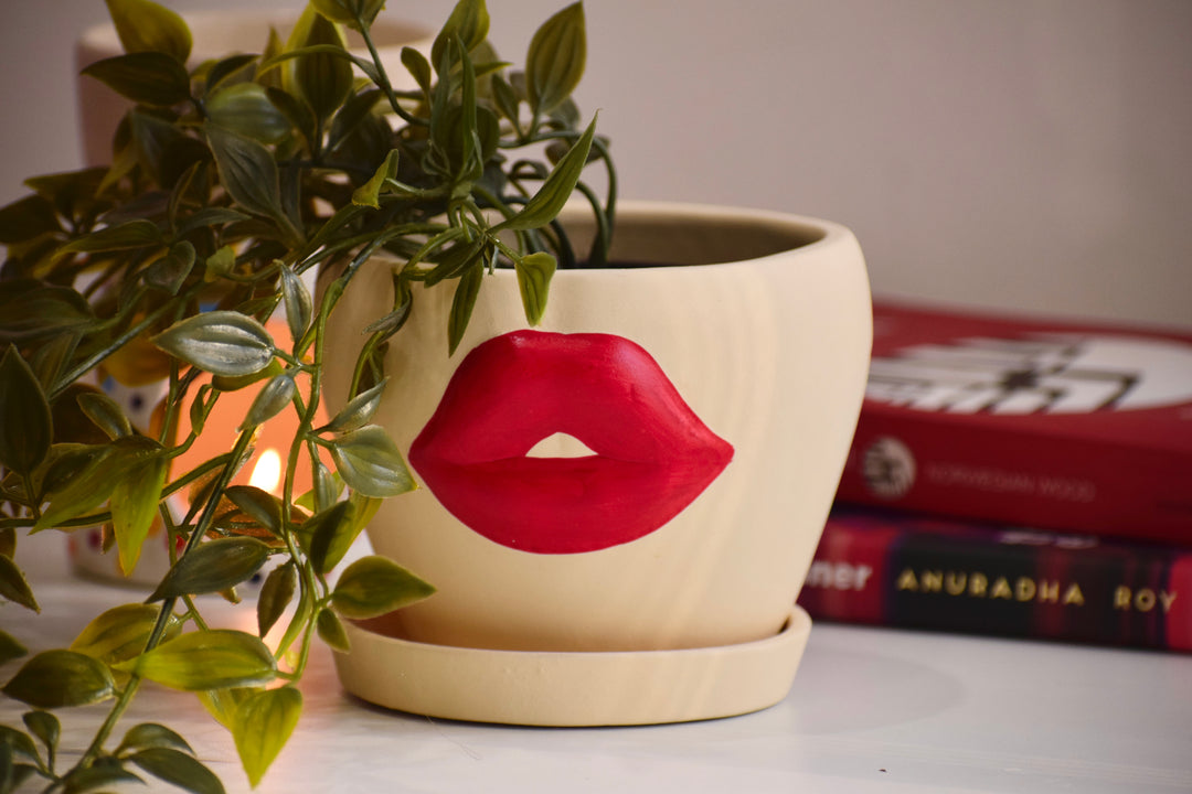 Secret Kiss Planter