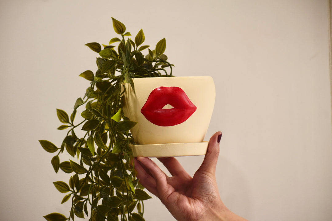 Secret Kiss Planter