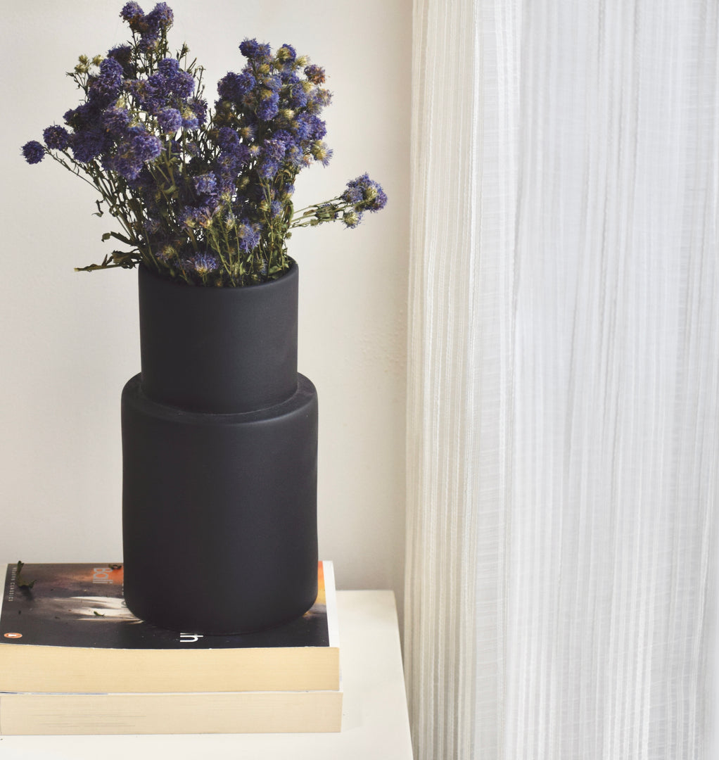 Minimalistic Heaven Vase - Black